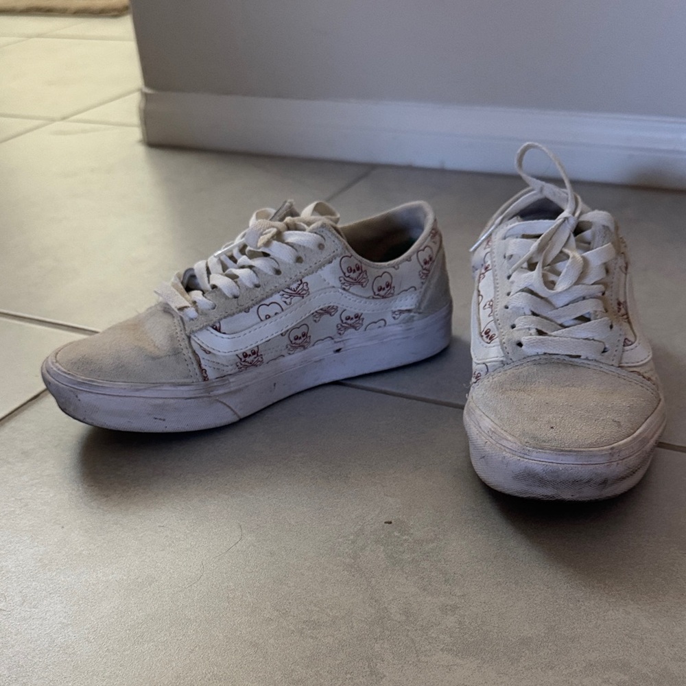 Vans White Sneakers with Heart Skull Print